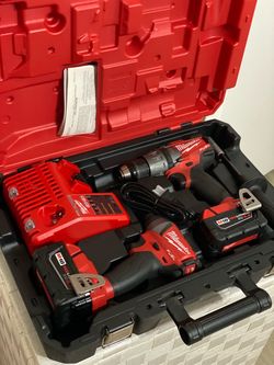 Milwaukee m18 fuel new drill set
