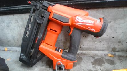 Milwaukee M18 FUEL 16-Gauge Straight Finish Nailer