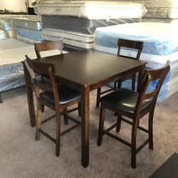 BRAND NEW 4 CHAIR COUNTER HEIGHT DINING TABLE 