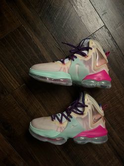 Nike LeBron 19 "Valentine's Day"