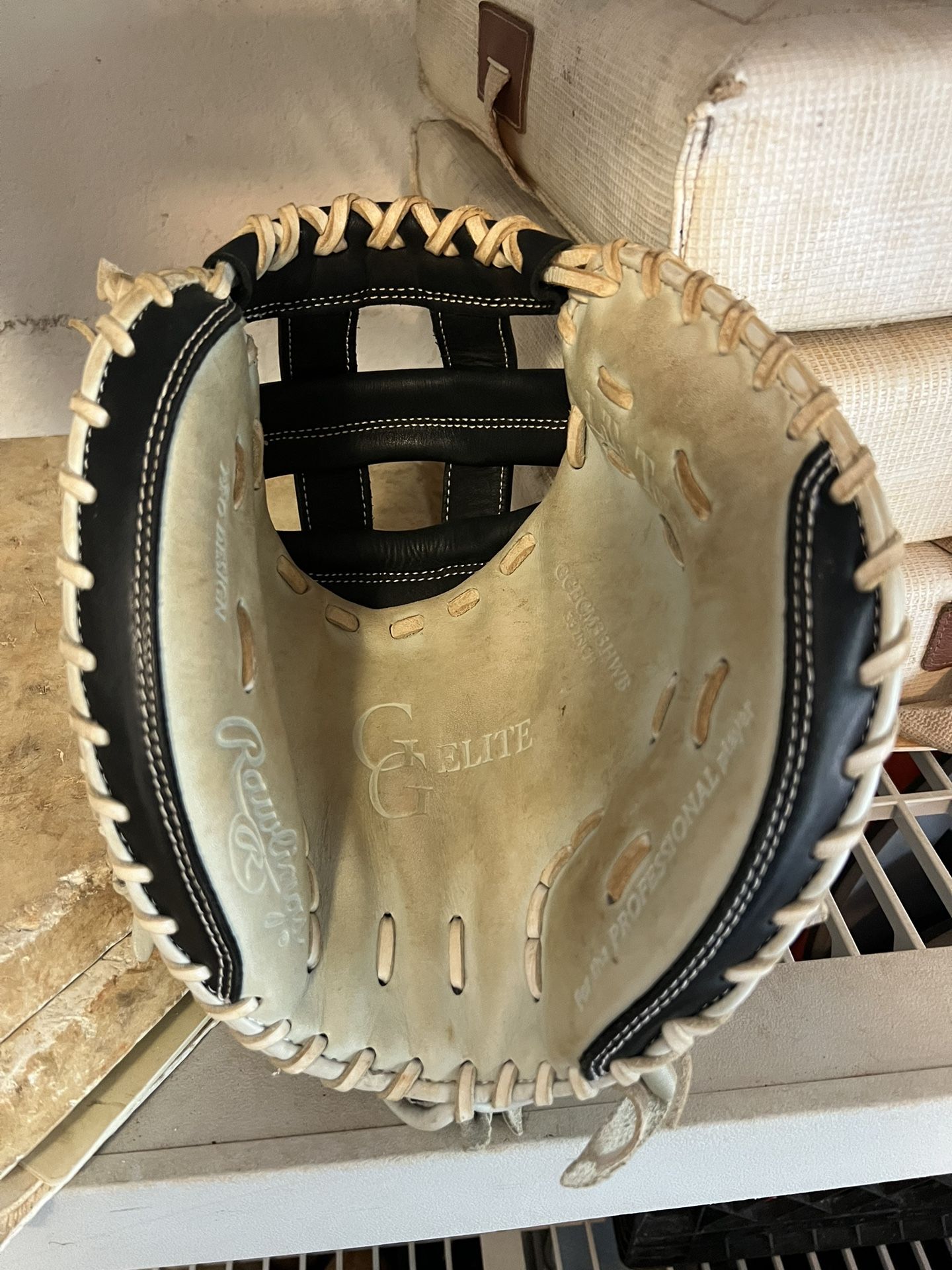 Rawlings GG Elite Softball Catchers Mitt GGECM33HWB 33in