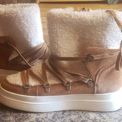 J/Slides NYC Boot Sz 7.5