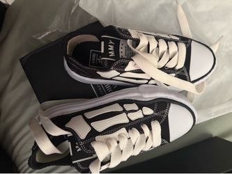 AMIRI x Maison Mihara Yasuhiro Peterson OG Sole Canvas Low sneakers in black and white