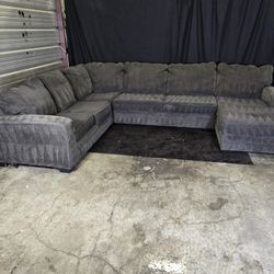 U Shape Sectional *Can Deliver 🚚*