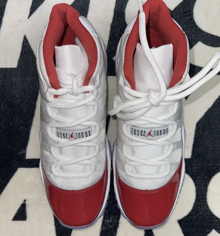 Nike Air Jordan 11 Retro Cherry 2022 size 7Y/GS