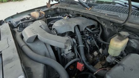Chevy Silverado 5.3 v8 engine 04
