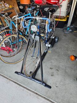 Vintage 1983 Schwinn, Latour lux. Road bike