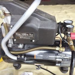Husky 4 Gallon 135 PSI HP air Compressor