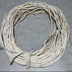 300 ft, 1/2” nylon marine rope