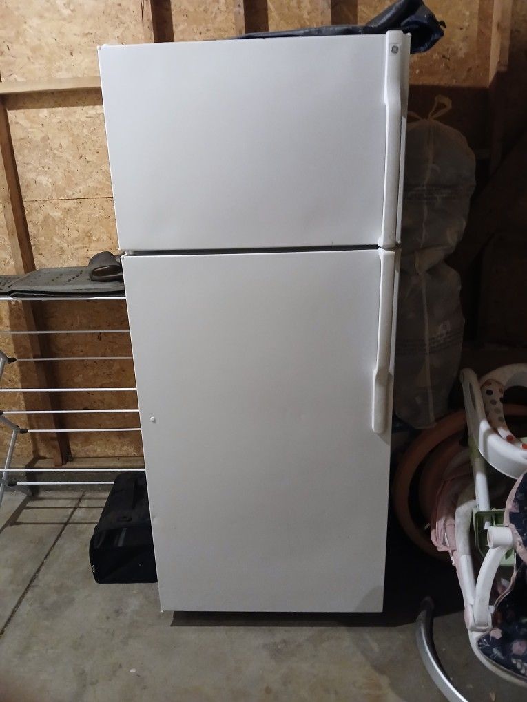 Refrigerator 120$