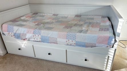 Ikea HEMNES Daybed frame with 3 drawers