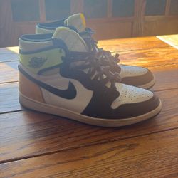 Jordan 1 “Volt Gold”