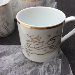 NEW Rudolph Co. Red Nosed Reindeer Mug and Plate Set – service for 4