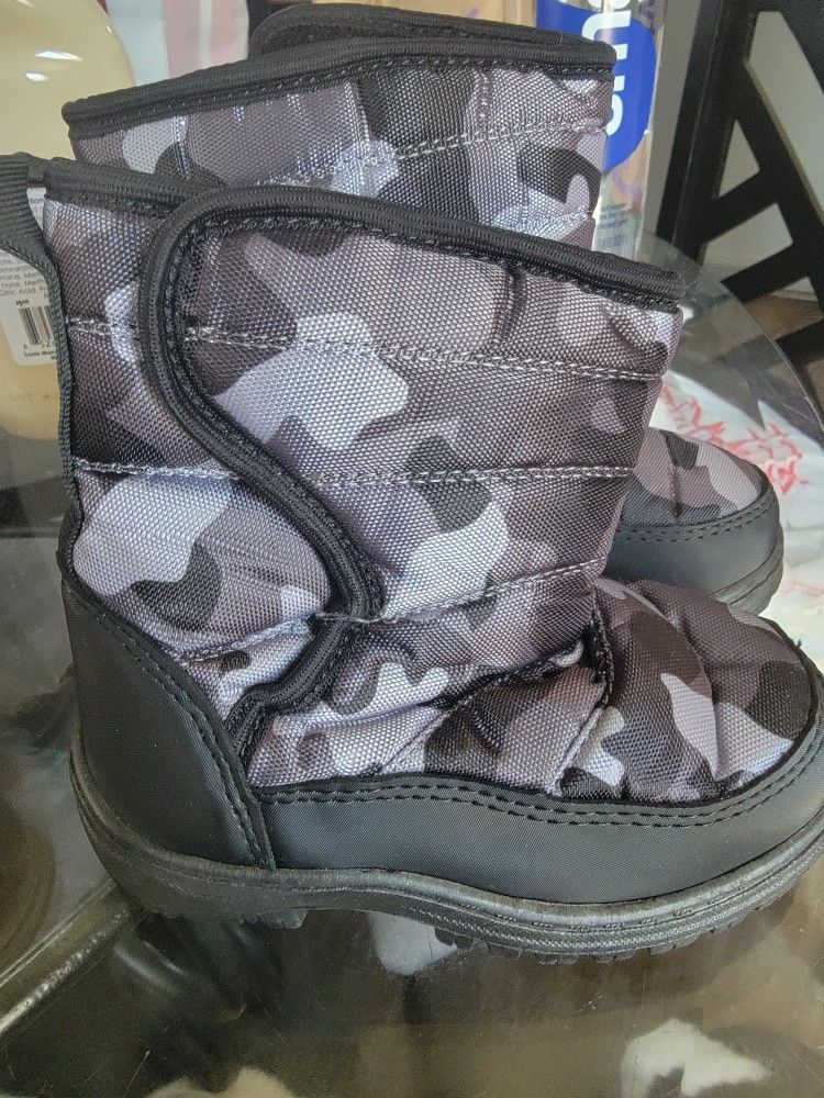 Kids Size 8 Snow Boots Toddler