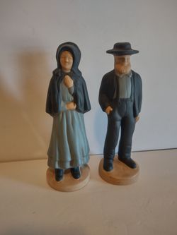 Set of 9 in tall Amish figurines ceramic
