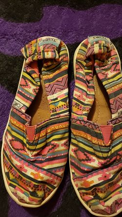 Girl Tom's shoes size 2