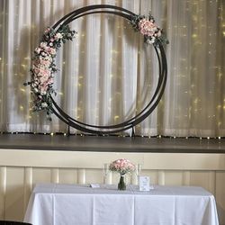 Beautiful Round Wedding Arch With Flower Arrangements 