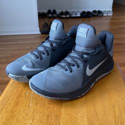 LIKE NEW CONDITION NIKE FLYBY LOWS size 8.5 Men 