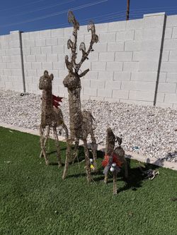 Mini Reindeer Family + Lights