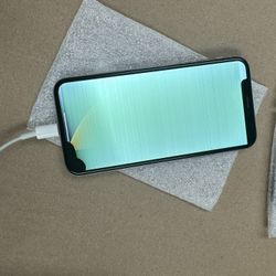 Sí, arreglamos iPhones y iPads. 