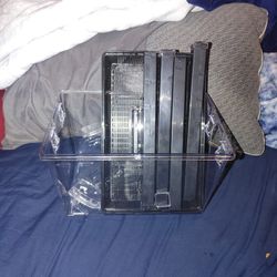 Cricket Enclosure and Feeder