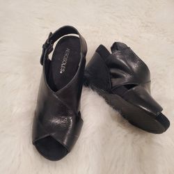 AEROSOLES PLUSHING BRIDE WEDGE SANDAL

 Sz 8