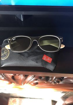 Ray -Ban wayfarer sunglasses.