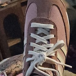 Adidas Size 6 Women’s 