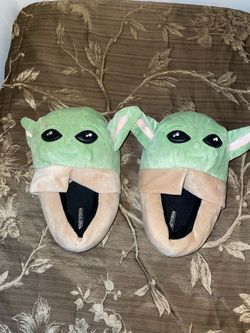 Baby Yoda slippers size 2/3 $12