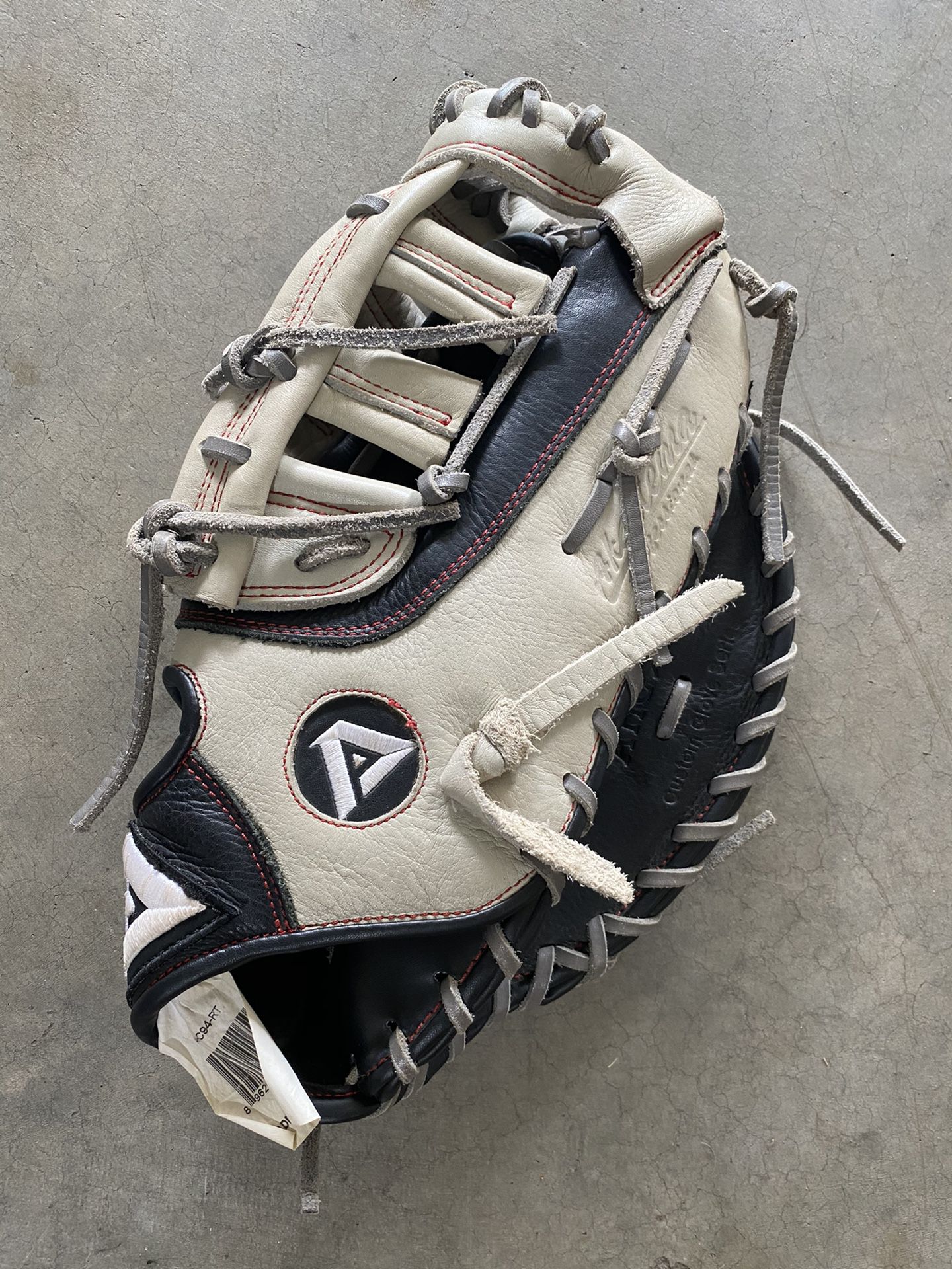 Akadema 11.5” First baseman’s baseball glove