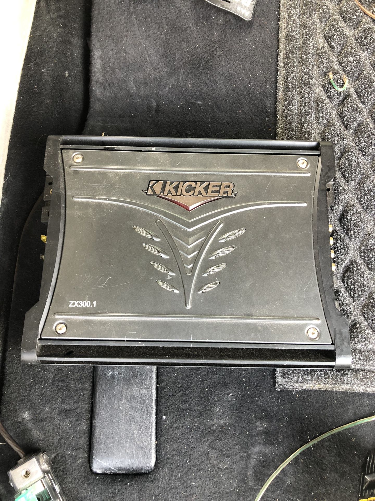 Kicker 300 Watt Amp
