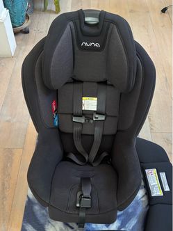 Nuna Rava car seat very good condition