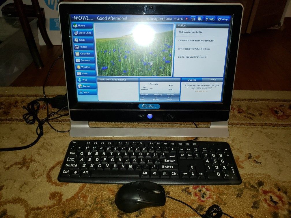 WOW computer for seniors,18 inch monitor with built in CPU,keyboard with oversized letters and numbers for visually impaired, and mouse. 550$ obo