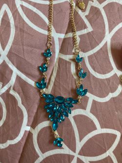BETSEY JOHNSON TURQUOISE NECKLACE