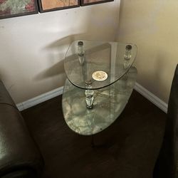 2 GLASS END TABLE FOR $20