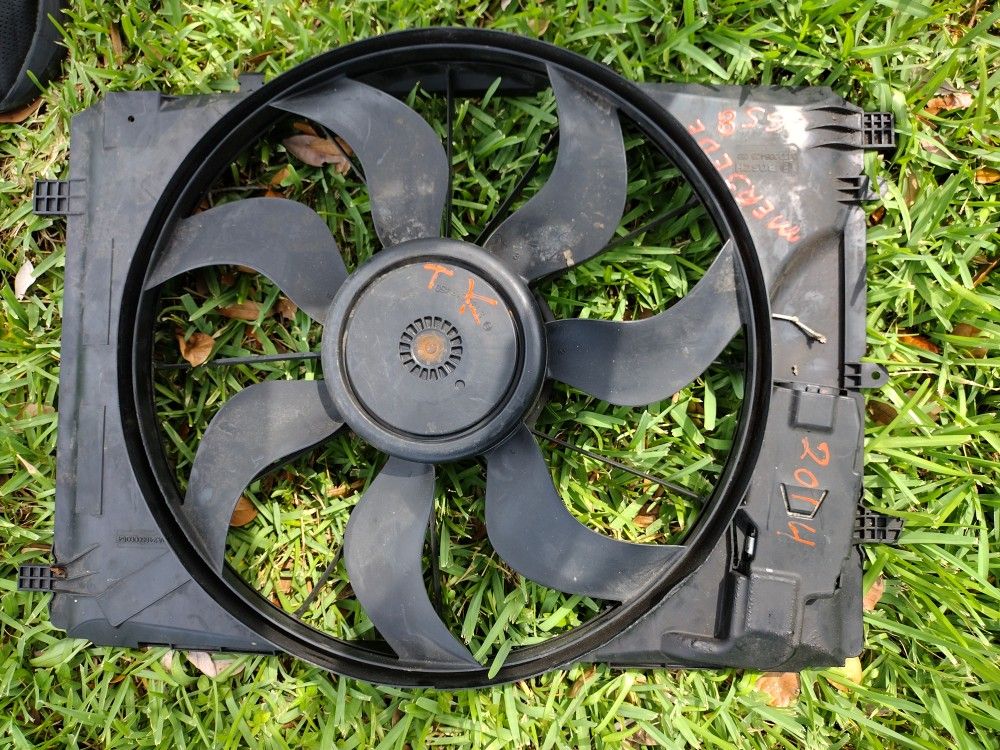 2014 Mercedes CLA 250 cooling fan OEM
Used works