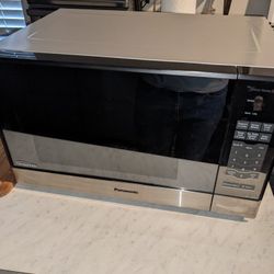 Panasonic Inverter Microwave Oven NN-SN686S