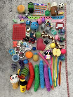 FIDGET TOY BUNDLE WORTH OVER $700
