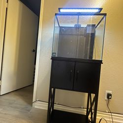 18 Gallon Viso Aquarium w/stand 