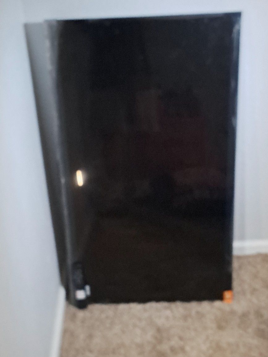 Tcl Roku Tv For Sale 100 Bucks Just Needs Tv Plug