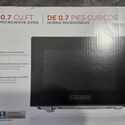 Black+Decor 0.7 Cu Ft Microwave 