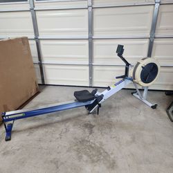 CONCEPT 2 ROWER PM5