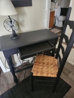 Black desk and  chair