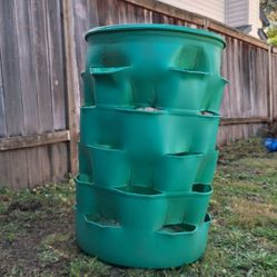 30 Plant Hydroponic Garden Barrel Setup