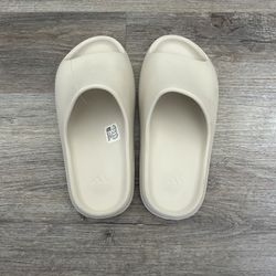 Adidas Yeezy Slide (Size 7)