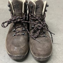 Women’s Garmont hiking boots 
