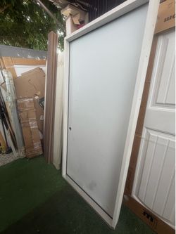 🚪🔥 BRAND NEW STEEL FRONT DOOR – DISCOUNTED! 🔥🚪 Hi everyone! We have this Steves & Sons 36” x 80” Steel Prehung Front Door available for sale. ✅