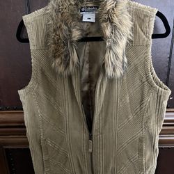 Columbia Sportswear Co. corduroy zip front vest with faux fur collar. L