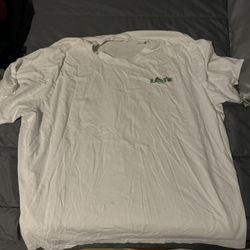white levi’s tee