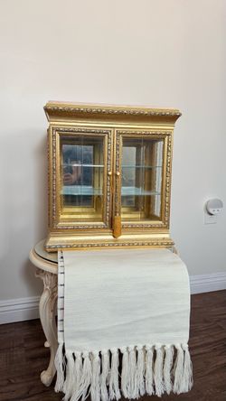 Elegant Baroque Style Desktop Showcase with Gold Finish